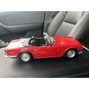 Ertl Grand Marques 1/18 Scale Diecast 1974 TR6 Triumph TR6 Roadster #33627 no bo